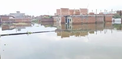 Kanpur Ganga water level decreased by seven centimeters difficulties persist in flood affected areas