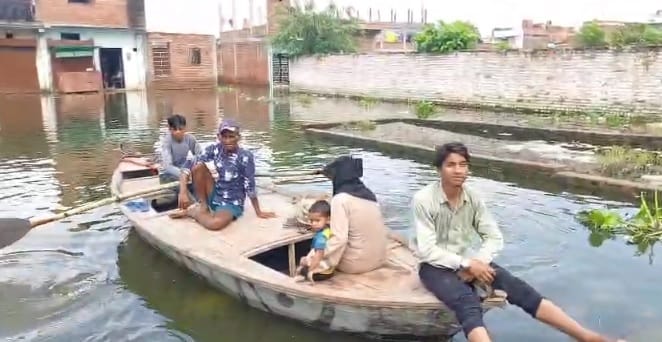 Kanpur Ganga water level decreased by seven centimeters difficulties persist in flood affected areas