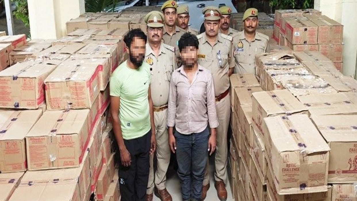 Illegal liquor seized in Kaushambi, truck was going from Punjab to Bihar