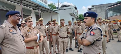 Communal Tension In Buxar Village Meerut: Ssp Conducts Flag March After  Clash - Amar Ujala Hindi News Live - Meerut:बक्सर में मारपीट के बाद  साम्प्रदायिक तनाव, एसएसपी डॉ. विपिन ताडा ने पुलिस