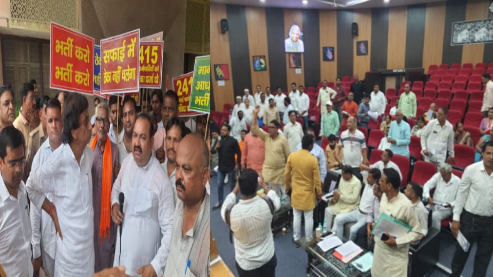 Meerut Municipal Board Meeting Chaos: Councillors Allege Corruption, Commissioner Walks Out