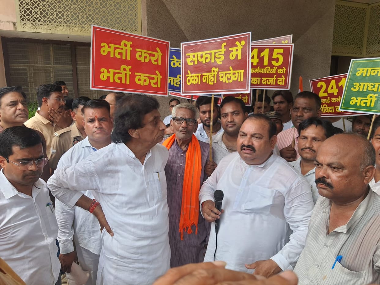 CCSU Atal Auditorium Protest: Sanitation Workers Demonstrate Ahead of Municipal Meeting
