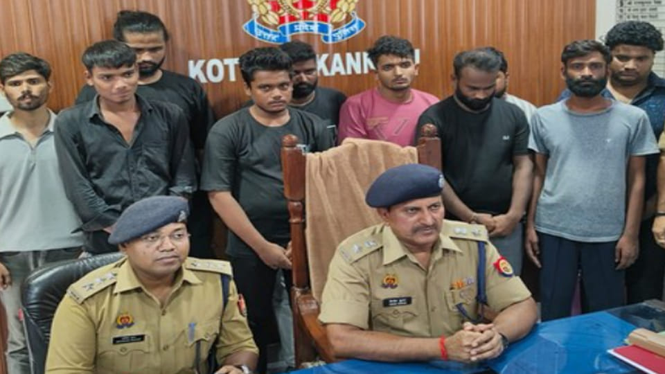 Kannauj: 10 cyber thugs arrested for cheating people through online gaming