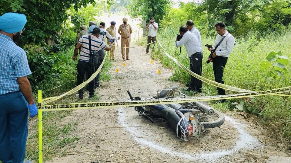 Encounter between robbers and Bathinda police one injured