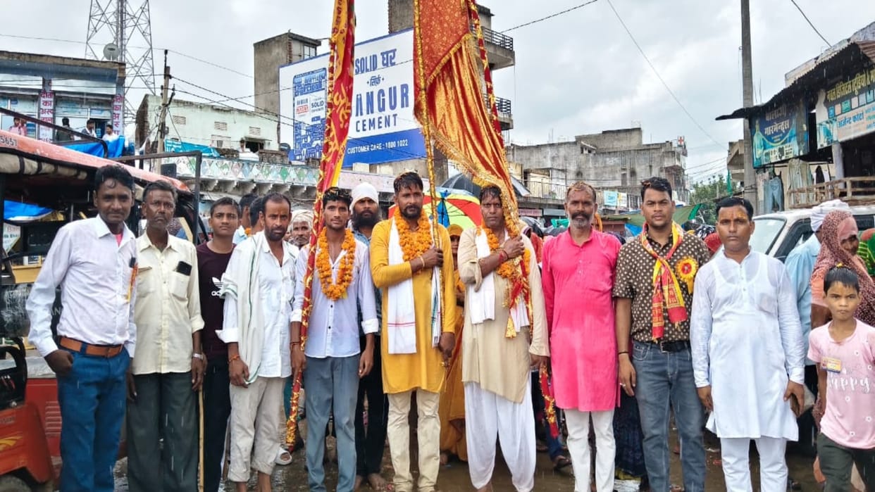 Dausa News: Devotion Overflows Amid Rain, Grand Pad Yatra Begins from Bad Wale Balaji with Echoing Chants