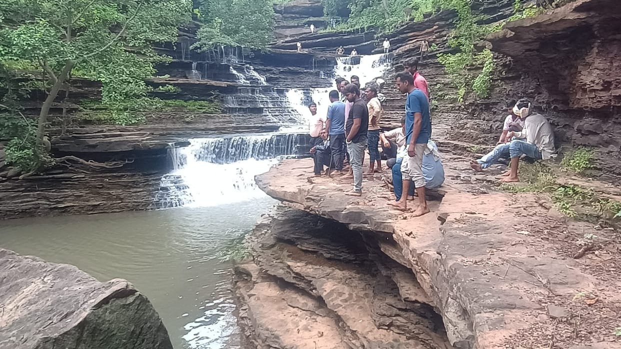 MP Crime: Two Friends Drown at Raja Baba Waterfall During Picnic in Satna