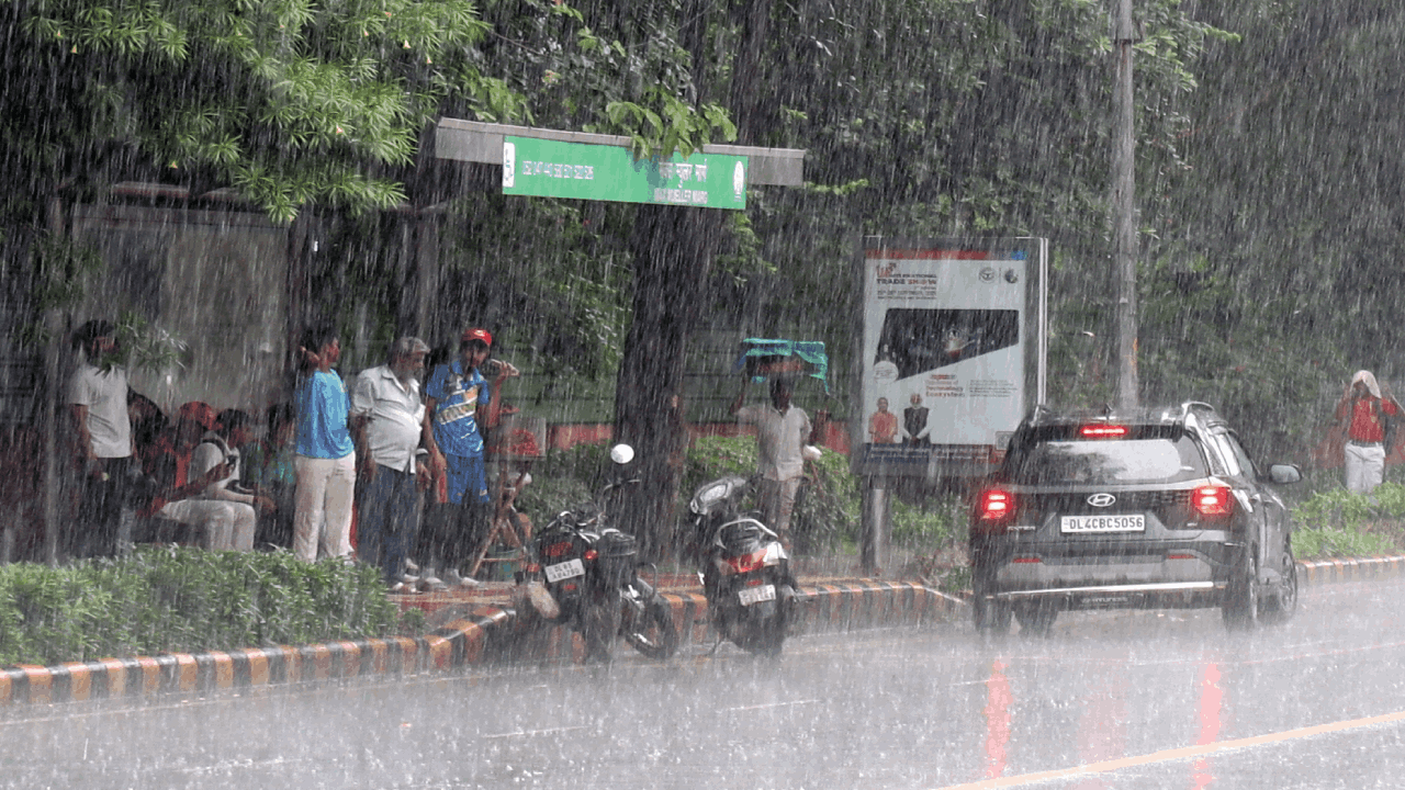 Delhi ncr Rain Photos Due to rain waterlogging and traffic jam