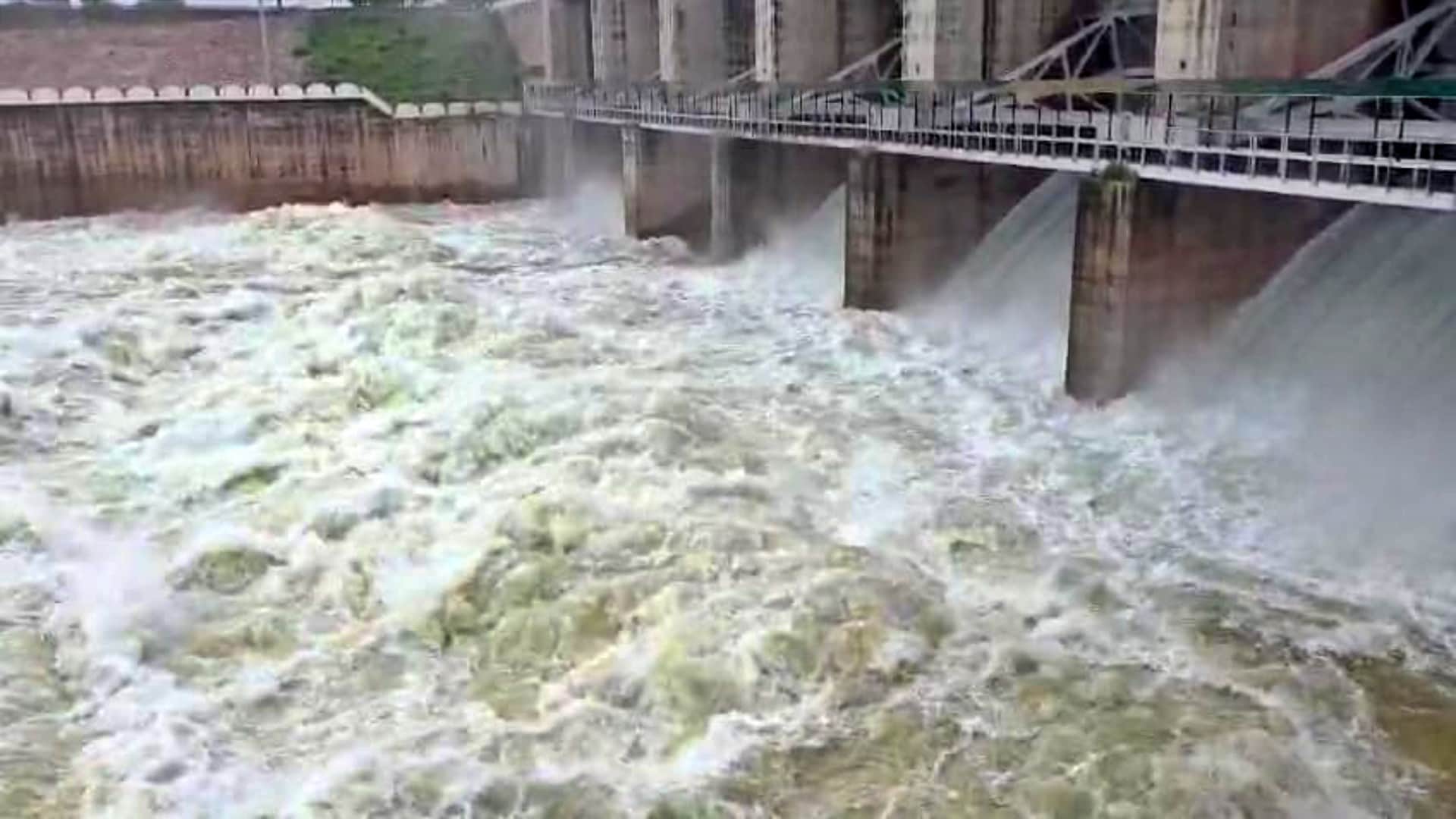 Weather: Torrential rains in Karauli disrupt life; water level of dams and rivers rises, many villages cut off