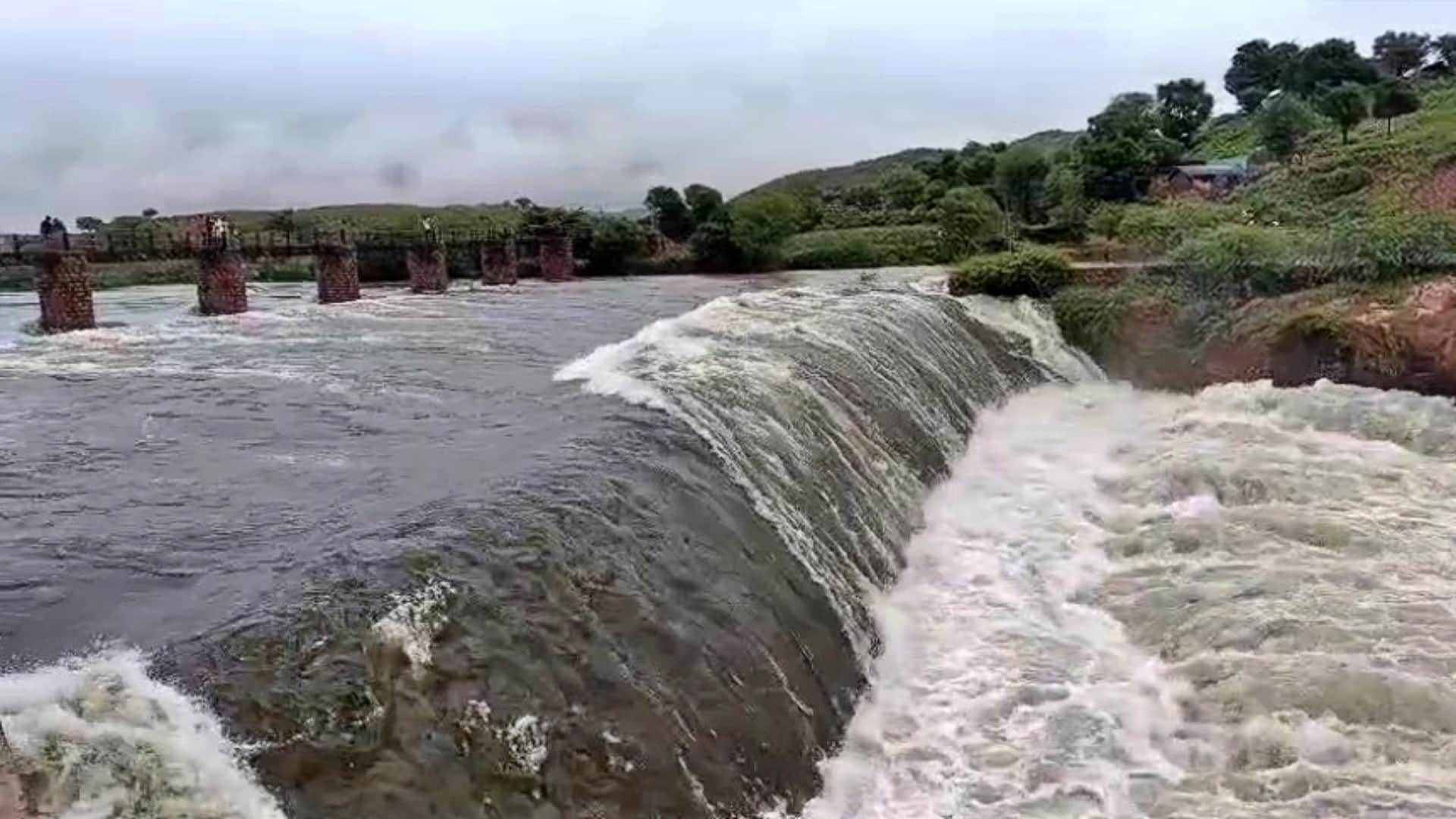 Weather: Torrential rains in Karauli disrupt life; water level of dams and rivers rises, many villages cut off