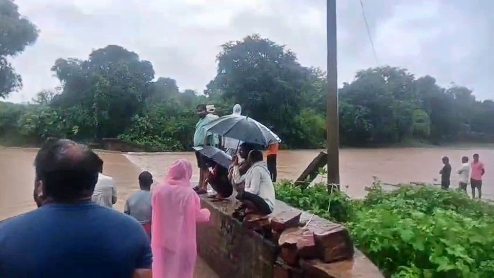 Weather: Torrential rains in Karauli disrupt life; water level of dams and rivers rises, many villages cut off