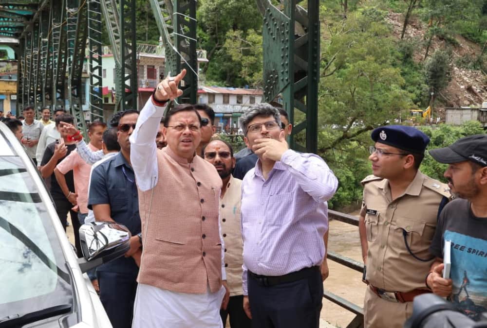 Chamoli Disaster: CM Dhami met the disaster affected people in the relief camp, people shed tears