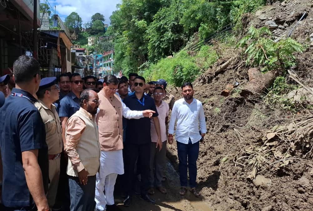 Chamoli Disaster: CM Dhami met the disaster affected people in the relief camp, people shed tears