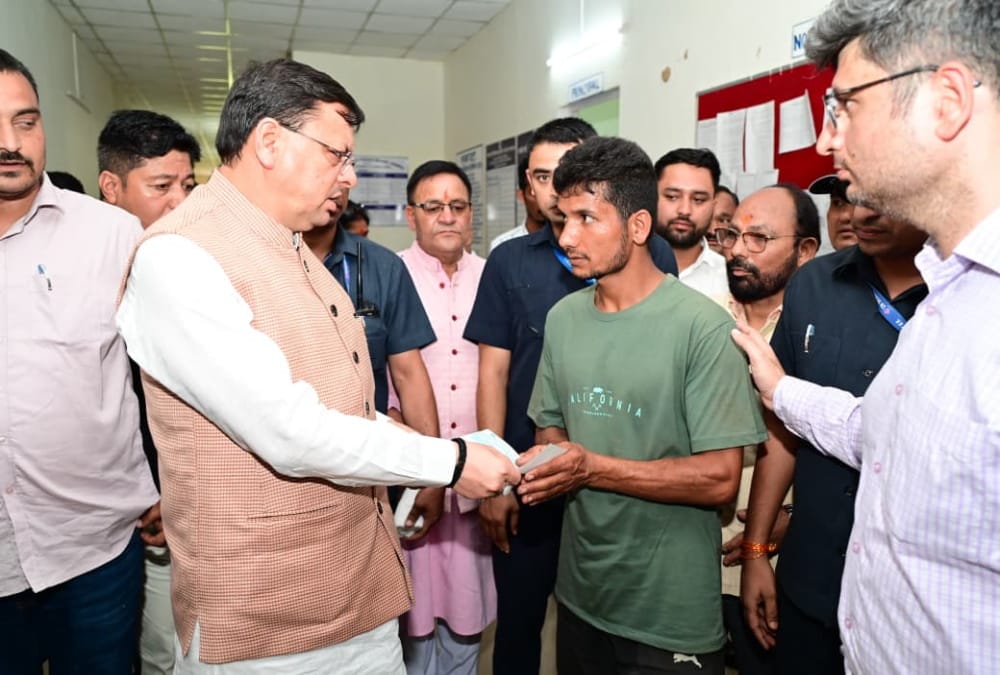 Chamoli Disaster: CM Dhami met the disaster affected people in the relief camp, people shed tears