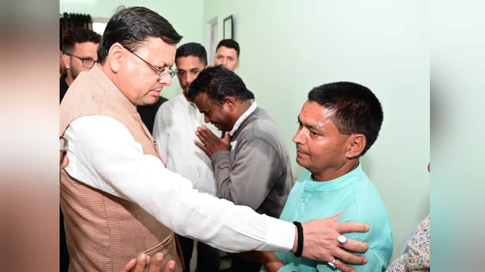 Chamoli Disaster: CM Dhami met the disaster affected people in the relief camp, people shed tears