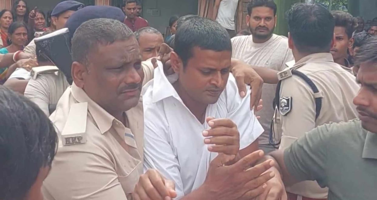 Body of a youth found hanging from a tree in Nalanda, family members create ruckus alleging murder
