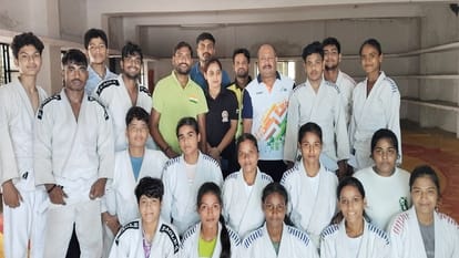 अहिलाबाई होल्कर स्टेडियम में चयनित मंडलीय खिलाड़ी