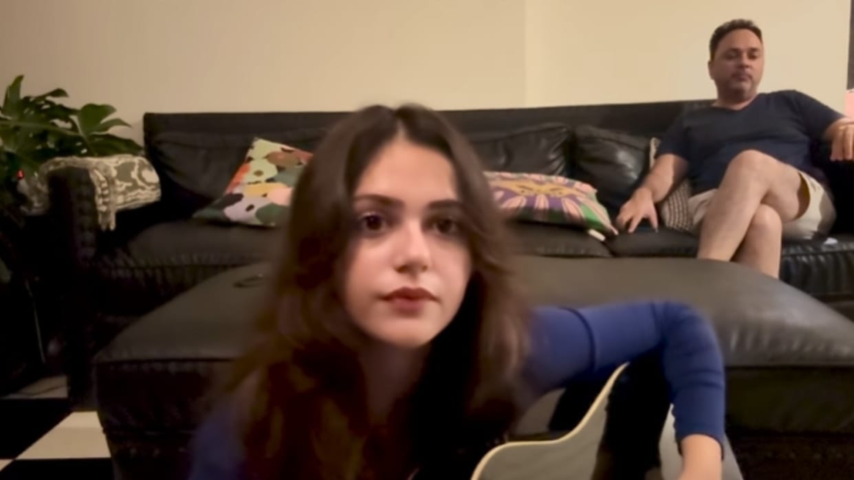 Aneet Padda wows fans with her angelic voice as she croons Saiyaara title track with father