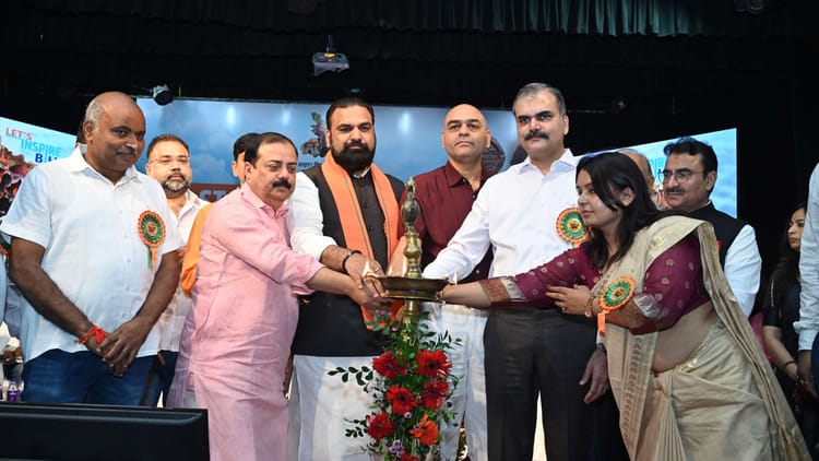 Bihar: पटना में कहां जुट गए 4000 स्टार्टअप! बिहार में उद्यमिता क्रांति करा रहे IPS विकास वैभव, सम्राट भी पहुंच