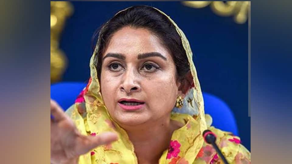 This is the true meaning of wearing the uniform  why did Harsimrat Kaur say this while praising the Police