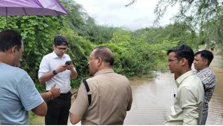 Flood : बाढ़ से बिगड़े हालात, राहत एवं बचाव कार्य में जुटा प्रशासन।