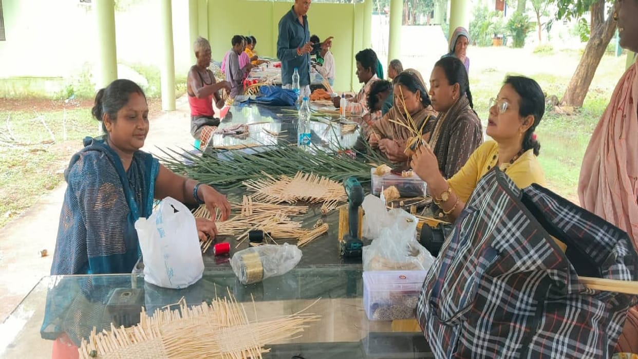 Kamar and Basod families will be empowered by bamboo craftsmanship, experts from Assam are giving training