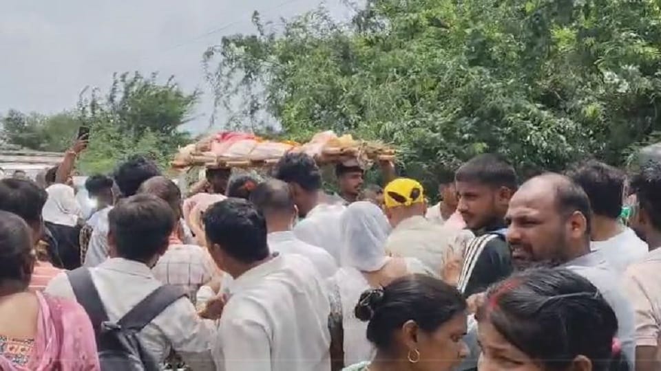 funeral procession was stuck in traffic jam for two hours