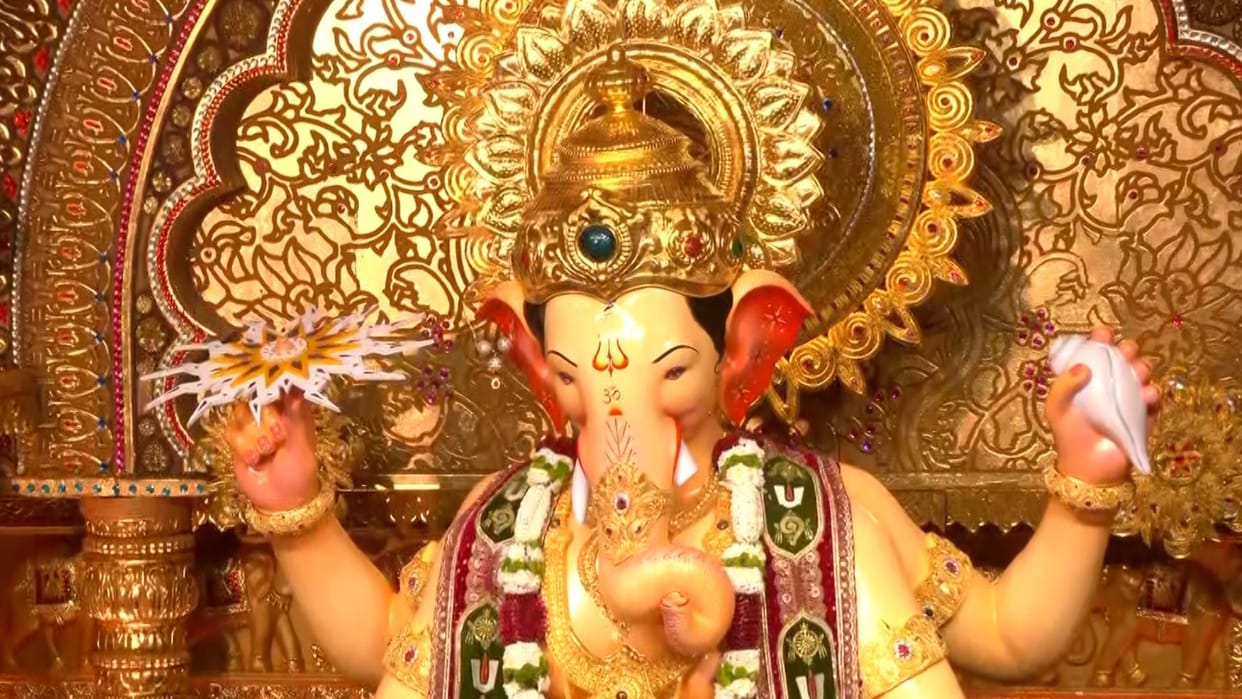 Maharashtra Ganeshotsav Lalbaugcha Raja buzz Chakra in hand crown on head see first glimpse Eco-friendly idols