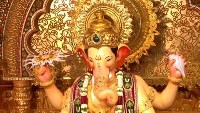 माहाराष्ट्र में गणेशोत्सव की धूम: हाथ में चक्र और सिर पर सजा मुकुट…, देखें मुंबई के लालबागचा राजा की पहली झलक Maharashtra Ganeshotsav Lalbaugcha Raja buzz Chakra in hand crown on head see first glimpse Eco-friendly idols