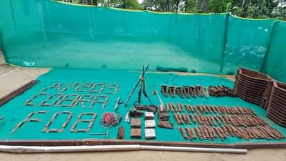 नक्सलियों के छुपाये हुए भारी मात्रा में हथियार और गोले-बारूद बरामद