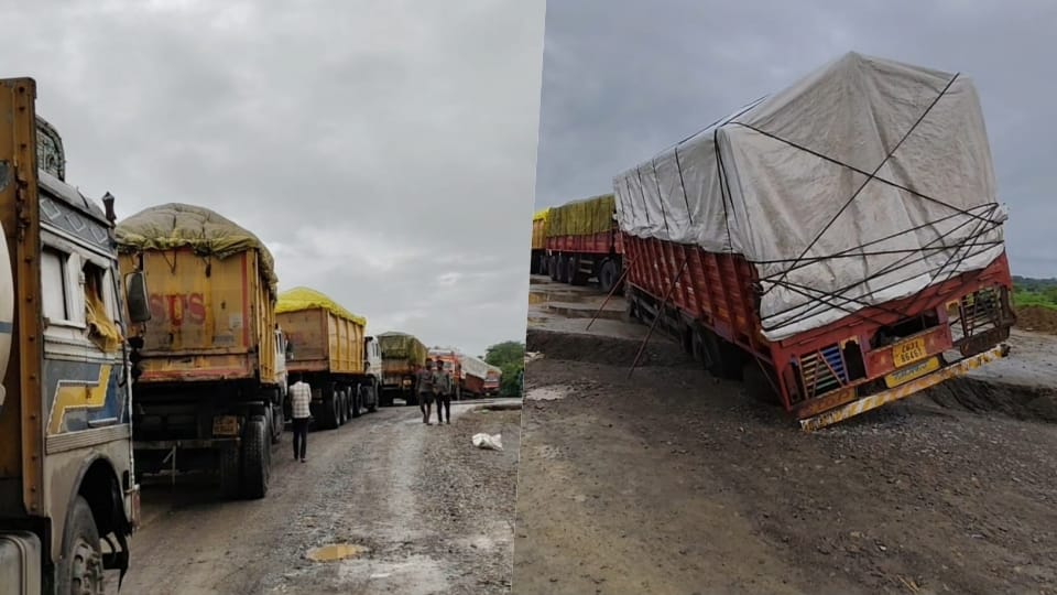 Traffic jam at two places on Pendra-Bilaspur road
