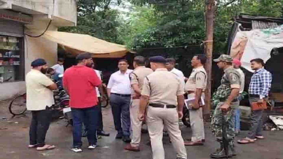 Last night a thief robbed three shops stole goods worth lakhs police investigating in Raigarh