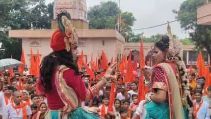 Rajasthan News: Panch Mahadev Flag Procession in Dausa Devotees Welcomed with Colors