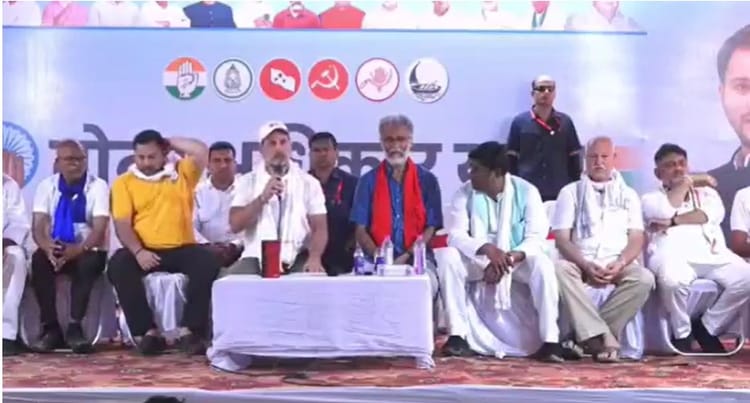 वोट अधिकार यात्रा: 'किस तरह से जीवित लोगों के नाम मतदाता सूची से काटे जा रहे', चुनाव आयोग पर राहुल का हमला