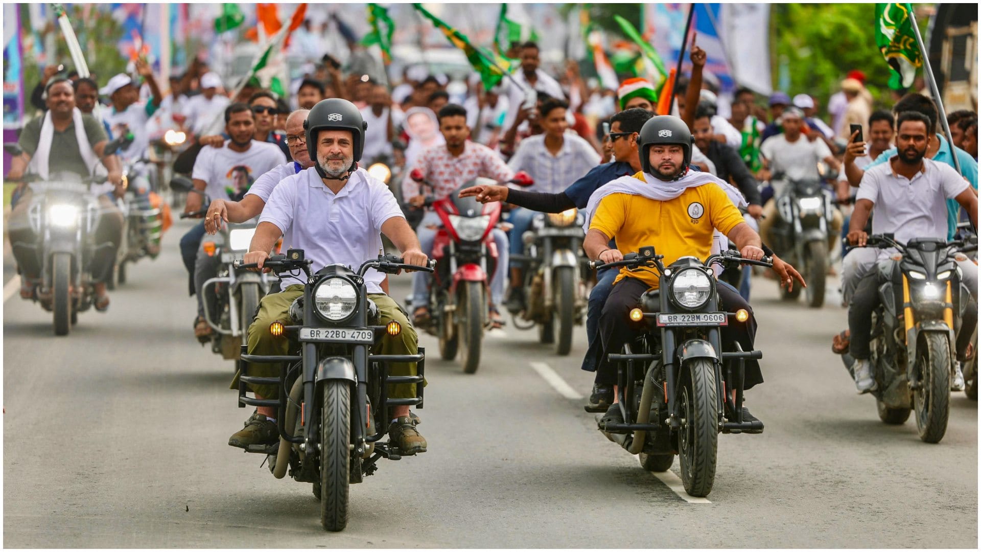राहुल गांधी और तेजस्वी यादव ने वोटर अधिकार यात्रा की शुरुआत ऐसे की थी।
