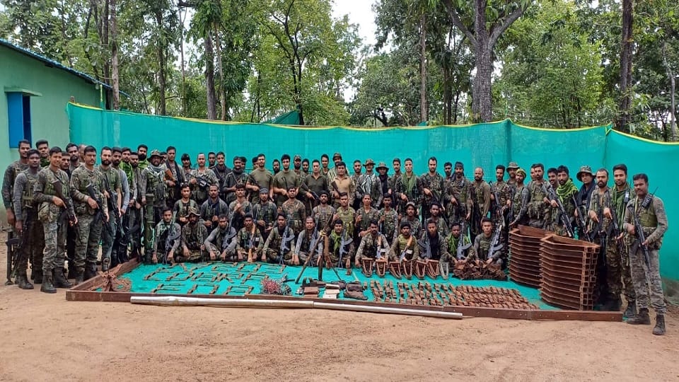 सीआरपीएफ और कोबरा की टीम ने पाई सफलता