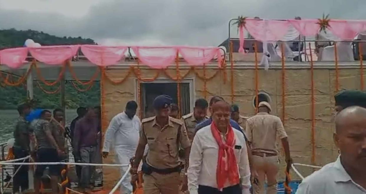 Houseboat cruise service started in Sasaram foundation stone of Guptadham eco tourism scheme laid
