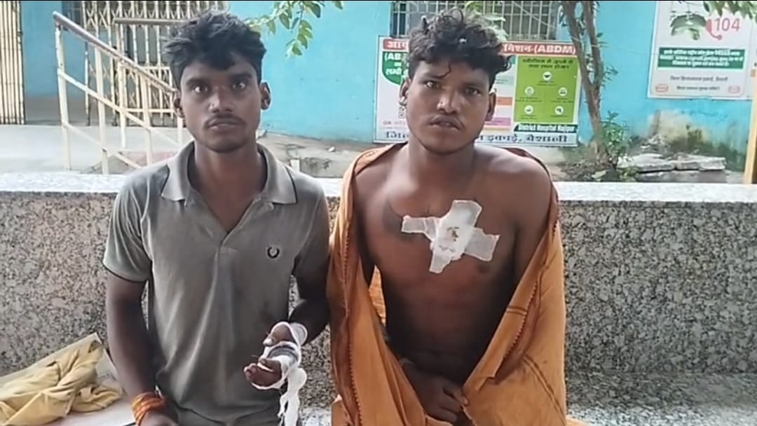 Bihar: Barber attacks two brothers with scissors over money dispute after haircut