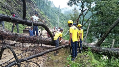 many people died in incidents related to heavy rains in different parts of country most in Jharkhand