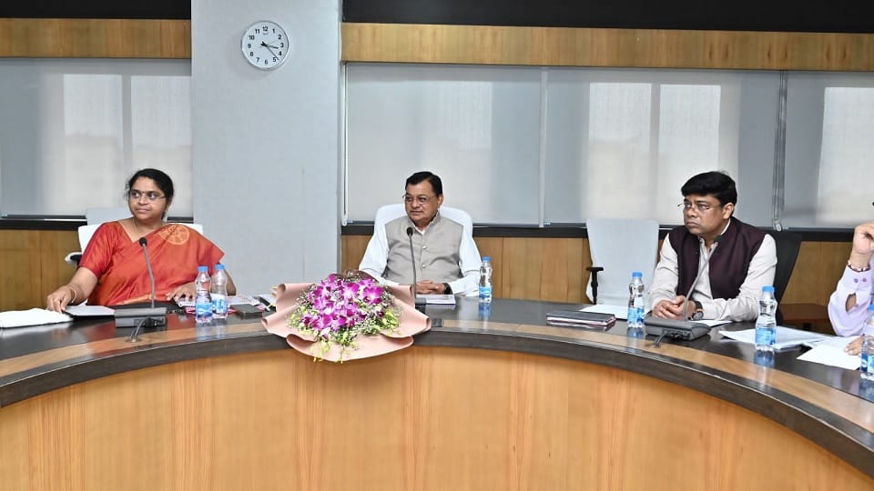 First meeting after becoming Excise Minister Minister Devangan gave many instructions iN meeting