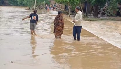 Bihar: 17 villages flooded due to embankment breakage in Nalanda, water entered many houses; crops submerged