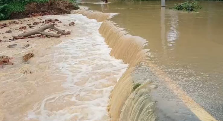 Bihar: 17 villages flooded due to embankment breakage in Nalanda, water entered many houses; crops submerged