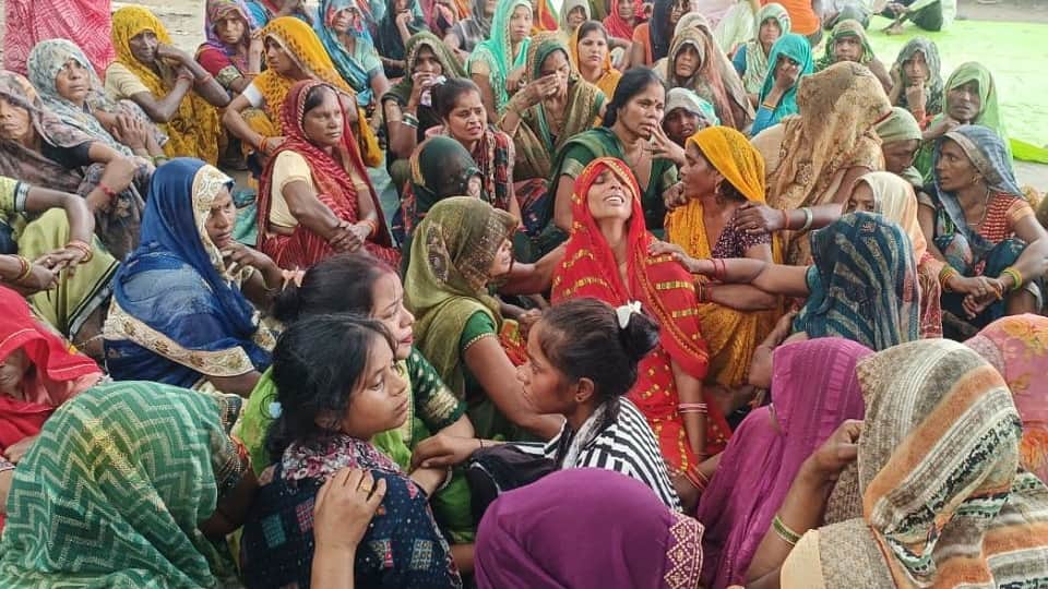 Bulandshahr road accident 11 people from Kasganj died in tractor trolley accident