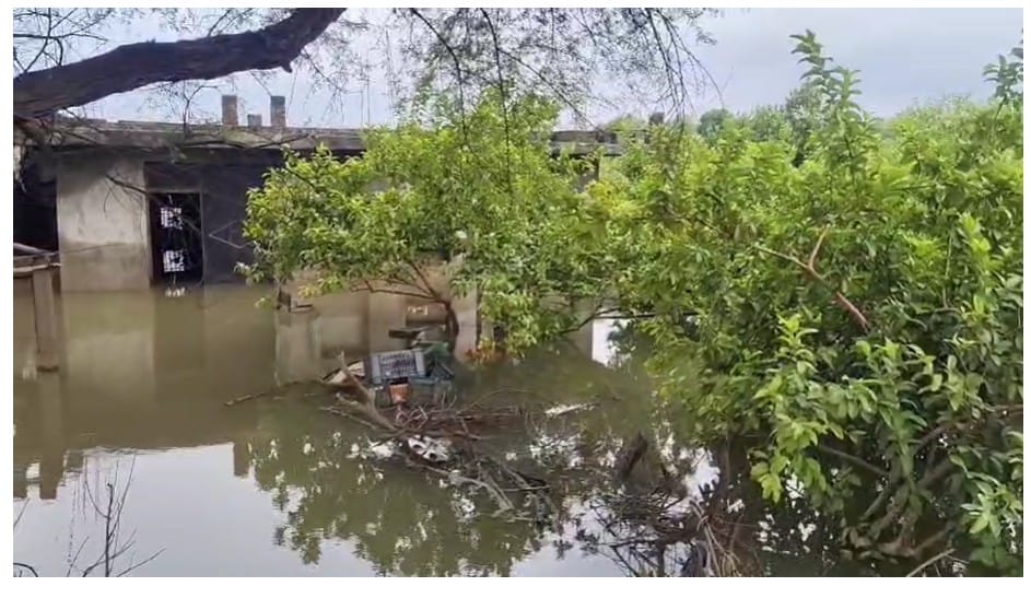 Rajasthan Rain Havoc Heavy Rain Creates 50-Foot Crater in Sawai Madhopur, Houses and Temples Collapse