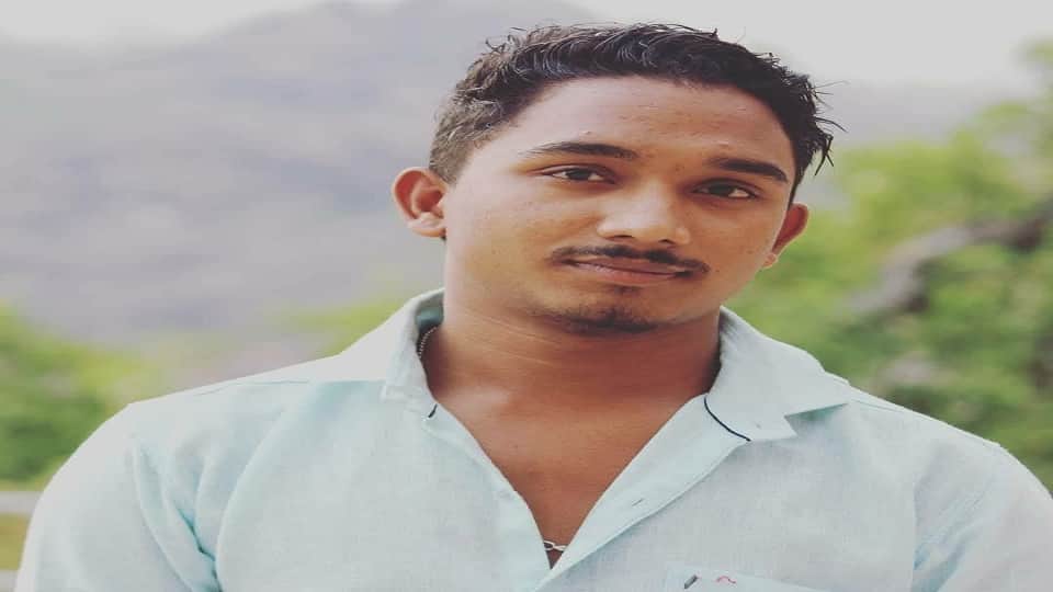 चाकूबाजी में एक युवक की मौत