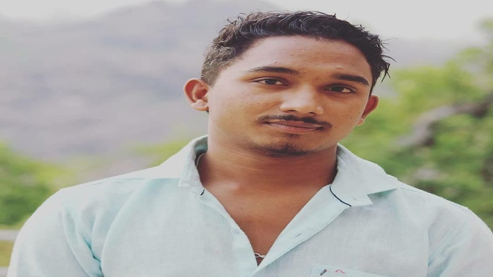 चाकूबाजी में एक युवक की मौत