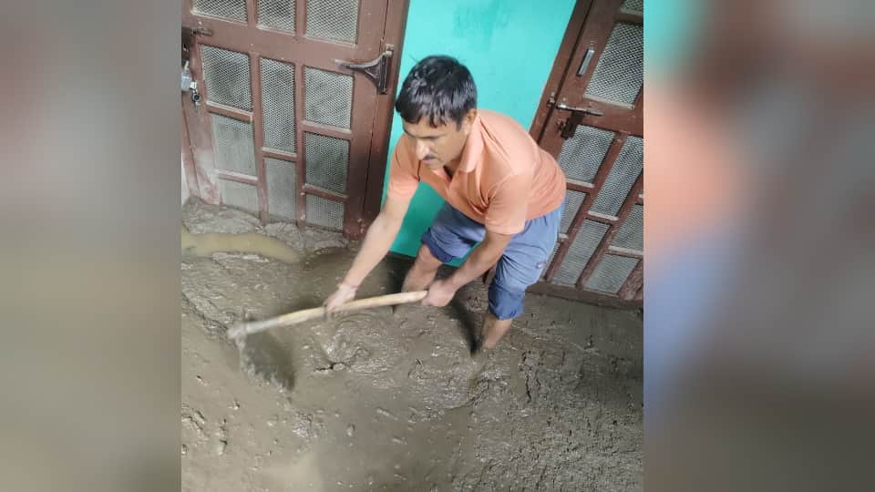 Chamoli disaster Everything destroyed in flood old man Still missing see Situation even after Three days