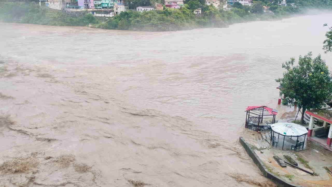 Chamoli Cloudburst Prem Butola was alerting people by whistling debris swept him away for 100 meters Tharali