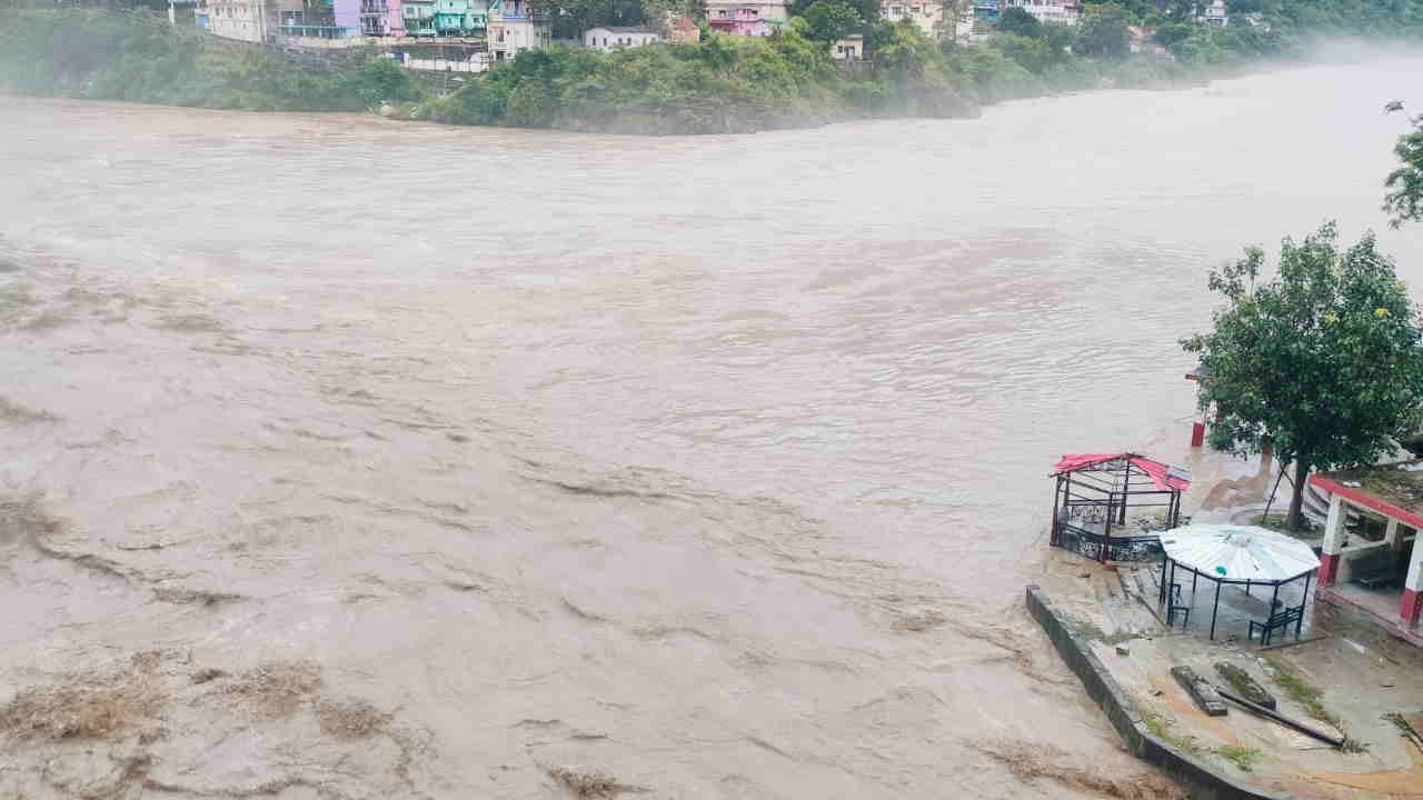 Chamoli Cloudburst Prem Butola was alerting people by whistling debris swept him away for 100 meters Tharali