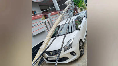 JCB pulled the electricity cable in Padri Bazar of Gorakhpur, three poles broke and fell - supply stopped