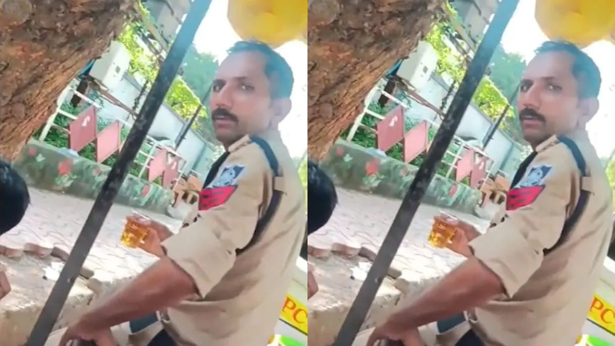 SI seen drinking alcohol with head constable outside the liquor shop immediate action taken video went viral